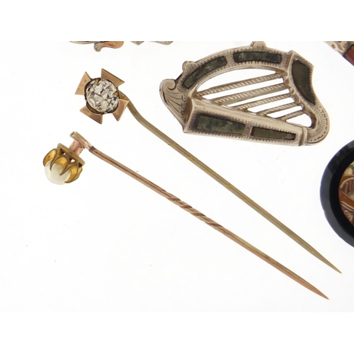 630 - Antique and later jewellery including a micro mosaic brooch of Colosseum Rome, two Scottish hardston... 