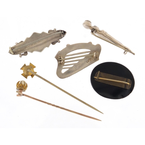 630 - Antique and later jewellery including a micro mosaic brooch of Colosseum Rome, two Scottish hardston... 