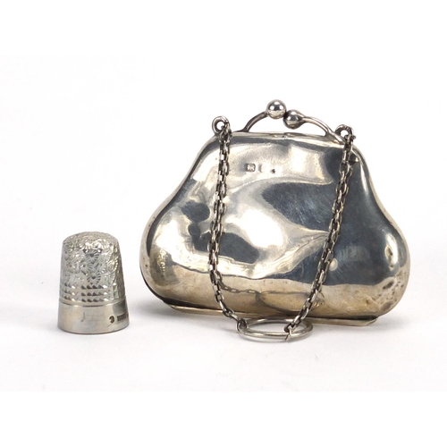 2529 - Silver concertina coin purse and a silver thimble, the purse 7cm wide, approximate weight 39.2g