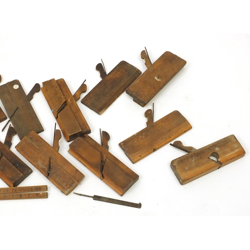 583 - Collection of vintage wooden planes