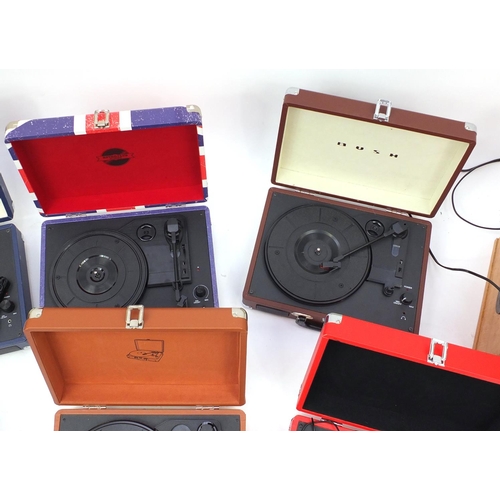 550 - Ten record players including Retro and Steepletone