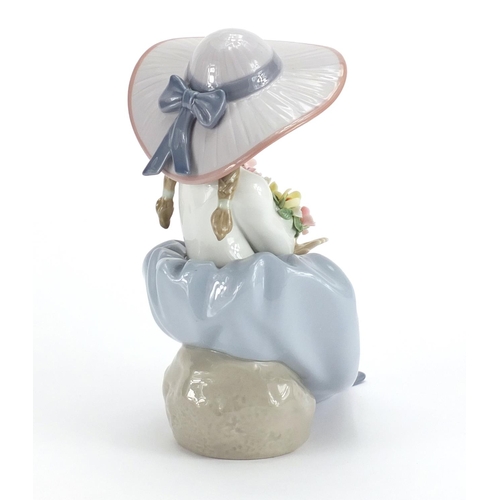 2207 - Lladro figurine Fragrant Bouquet with box,, numbered 5862, 21cm high