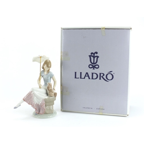 2281 - Lladro figurine Picture Perfect with box, numbered 7612, 22cm high