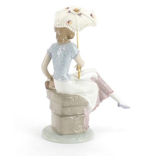 2281 - Lladro figurine Picture Perfect with box, numbered 7612, 22cm high