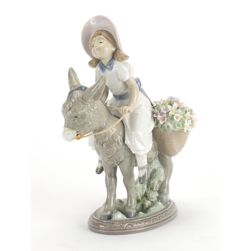 2202 - Lladro figurine Look at Me with box, numbered 5465, 19.5cm high