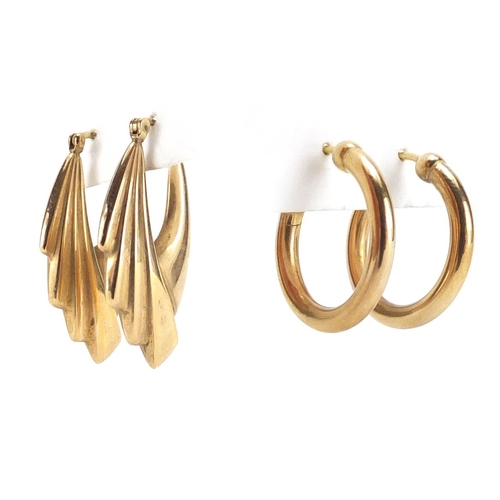 2677 - Two pairs of 9ct gold hoop earrings, the largest 3cm in length, approximate weight 4.2g