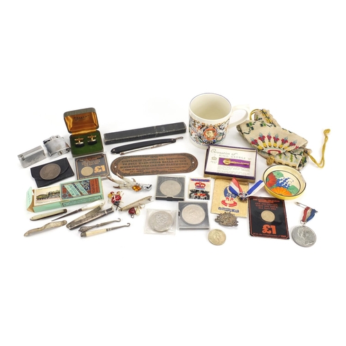 687 - Objects including a Clarice Cliff dish, Laura Knight tankard, silver and coins