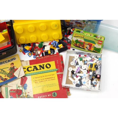 875 - Large collection of vintage and later Lego and Mecanno