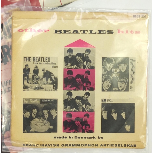2599 - Vinyl LP's, singles and programmes including Danish version of The Beatles I Wanna Be Your Man, Uria... 