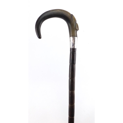 99 - Horn handled bamboo walking stick with silver collar, the handle possibly rhinoceros horn 86cm in le... 