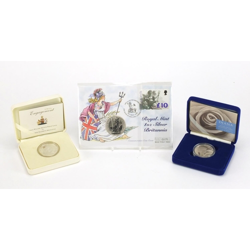 2578 - Two silver proof commemorative crowns and a 1998 one ounce silver Britannia coin cover, the crowns c... 