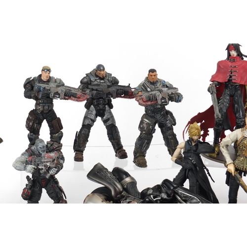 866 - Action figures and dragons including Gears of War and Myth and Magic