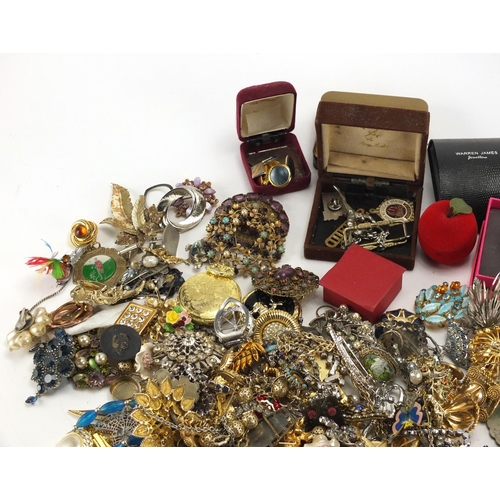 360A - Costume jewellery including wristwatches, brooches, compacts and necklaces