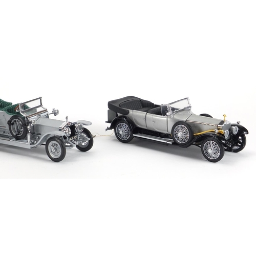 2432 - Three Franklin Mint Rolls Royce die cast vehicles