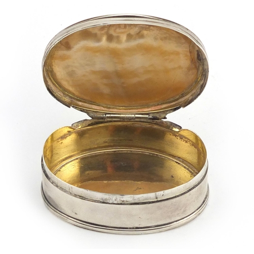 521 - Georgian unmarked silver snuff box, the hinged lid set with mother of pearl, 6.5cm wide