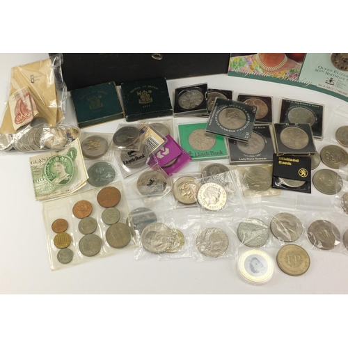 622 - Collection of British coinage, commemorative crowns and banknotes including two Queen Elizabeth II 8... 
