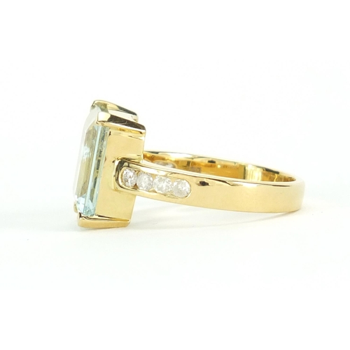 623 - 18ct gold aquamarine ring with diamond shoulders, size R, approximate weight 6.6g