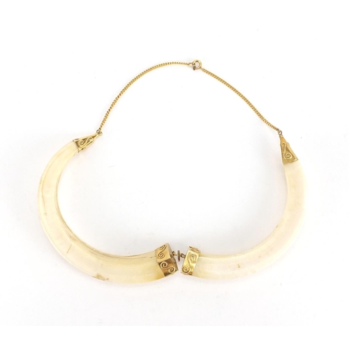 640 - Unmarked gold mounted necklace