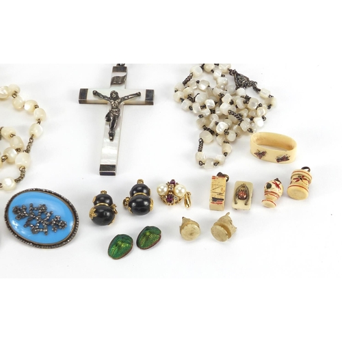 370 - Antique and later jewellery including enamelled buttons, ivory pendants and Corpus Christi necklaces