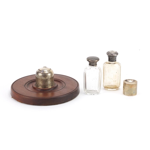 2537 - Silver items comprising inkwell on mahogany base, two cut glass scent bottles and a cylindrical pot ... 