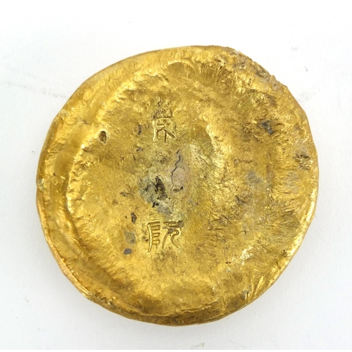 718 - Chinese gilt metal scroll weight, 6.5cm in diameter