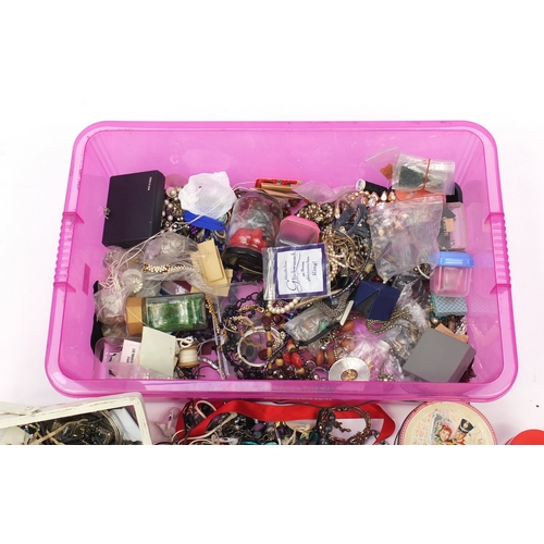 392 - Extensive selection of costume jewellery including necklaces, bracelets, brooches and buttons