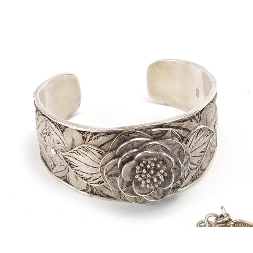 681 - Silver jewellery comprising filigree bracelet, French souvenir bracelet and two jewels, 97.5g