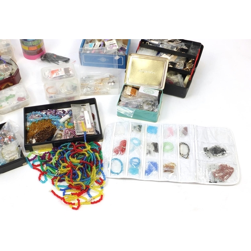 425 - Extensive selection of jewellery making equipment and beads