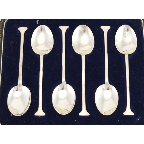 2599 - Set of six silver teaspoons By Thomas Bradbury & Sons Ltd, Sheffield 1926, with fitted case, 10cm in... 