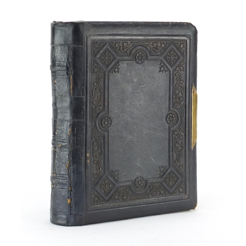 823 - Victorian leather cabinet card album with cards