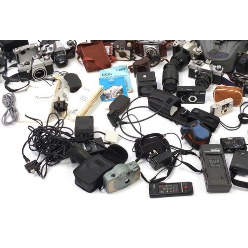 398 - Vintage and later cameras, camcorders, lenses and accessories including Canon EOS500, Praktica, Koda... 