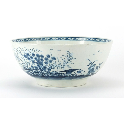 609 - 18th century Worcester porcelain bowl, hand painted in the chinoiserie manner, moon crescent mark to... 