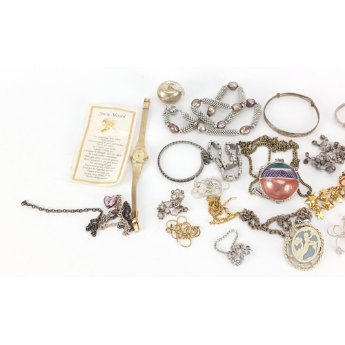 659 - Costume jewellery including necklaces, bracelets and earrings
