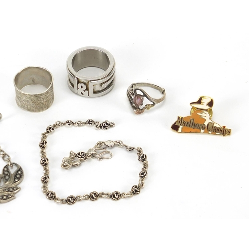 647 - Jewellery including silver rings and a Dolce & Gabbana ring