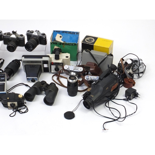 437 - Vintage and later cameras lenses and accessories including Praktica, Yashica, Minolta, Pentax and Fu... 