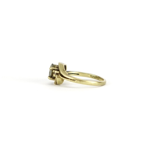 2802 - 9ct gold peridot ring, size N, 2.6g