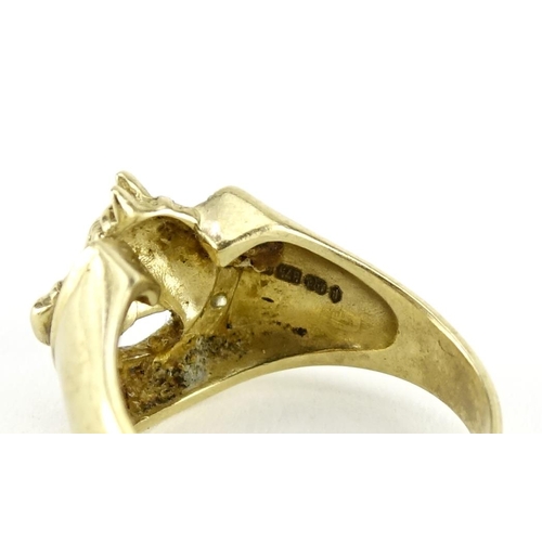 2724 - 9ct gold diamond horse head and shoe ring, size Q, 5.6g