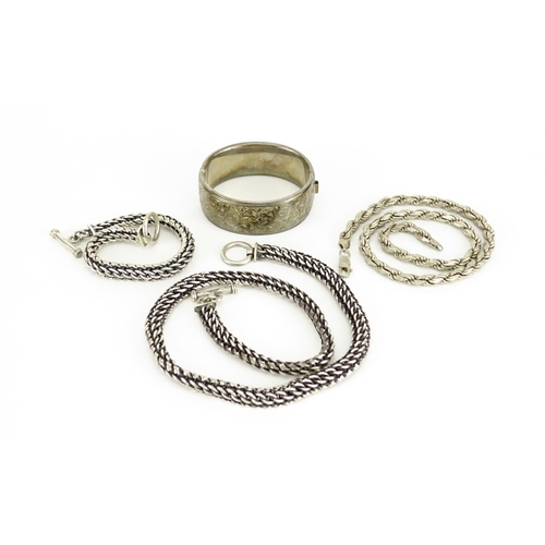 2916 - Silver jewellery including a heavy necklace and matching bracelet, 276.0g