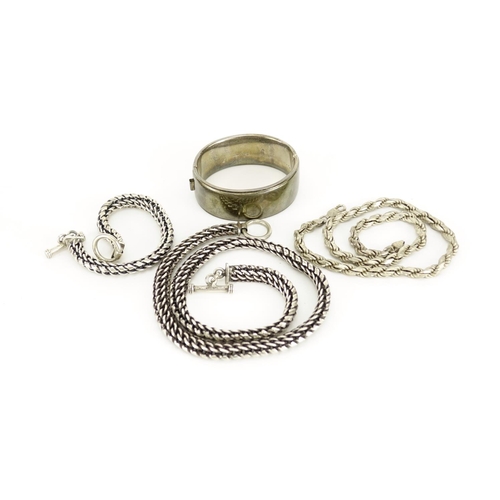 2916 - Silver jewellery including a heavy necklace and matching bracelet, 276.0g