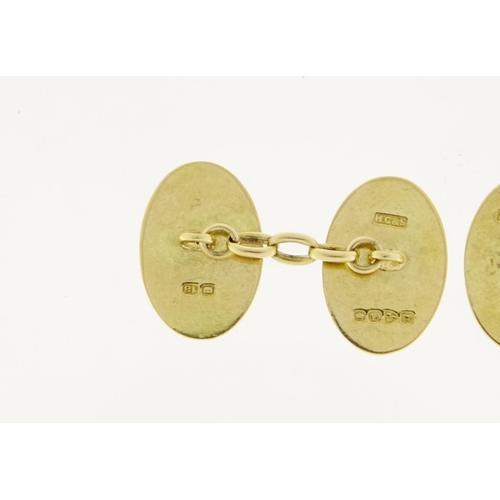 2662 - Pair of 18ct gold cufflinks with engine turned decoration, 7.8g