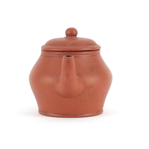 440 - Chinese yixing terracotta teapot, six figure impressed character marks to the base, 7.5cm high