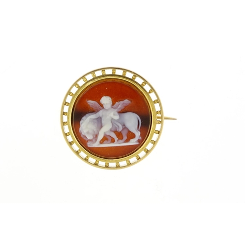 849 - Antique unmarked gold cameo glass brooch depicting Putti with a lion, 2.6cm in diameter, 9.0g