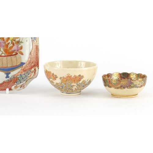 455 - Japanese ceramics including a pair of Satsuma pottery bowls, finely hand painted with flowers and a ... 