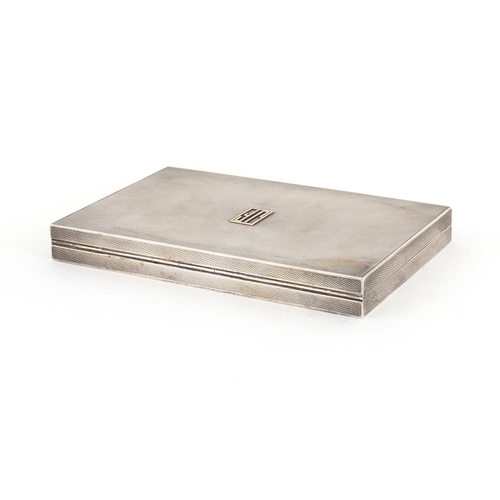 770 - Good quality Art Deco rectangular silver vanity case, with all over engine turned decoration and fit... 