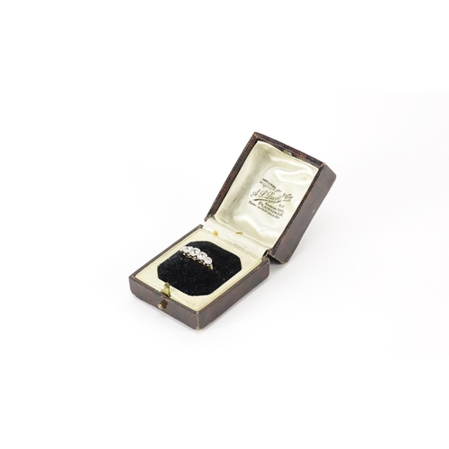 866 - 18ct gold diamond five stone ring, size K, 3.6g