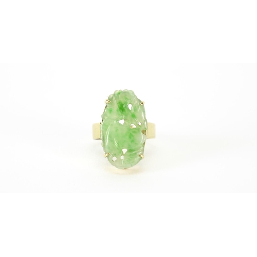 872 - Chinese gold coloured metal and green jade ring carved with leaves, size M, 5.6g, (tests as 9ct gold... 
