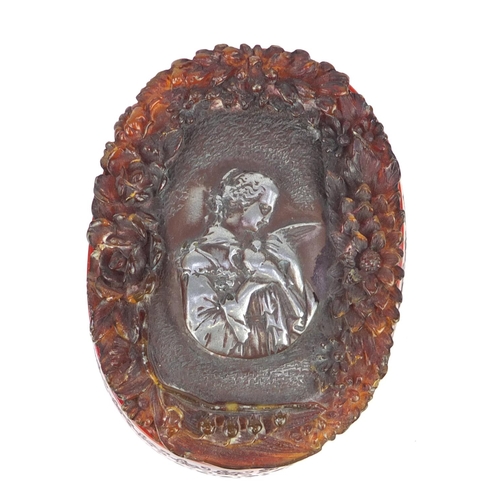 59 - French pressed snuff box, the lift off lid decorated with a female and flowers, signed to the base, ... 