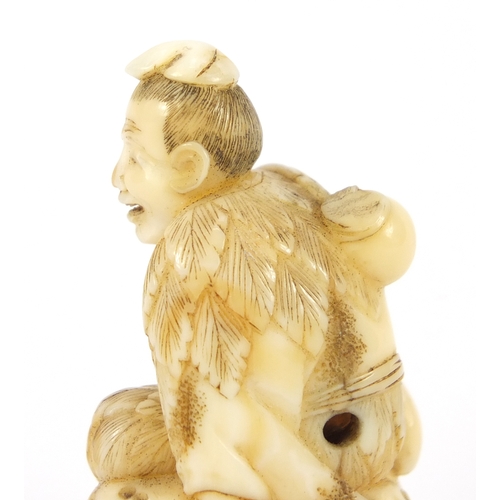 482 - Good Japanese carved ivory netsuke of a man seated on a rock, 5.2cm high