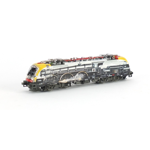 174 - Roco HO gauge diesel locomotive with box, numbered 73516