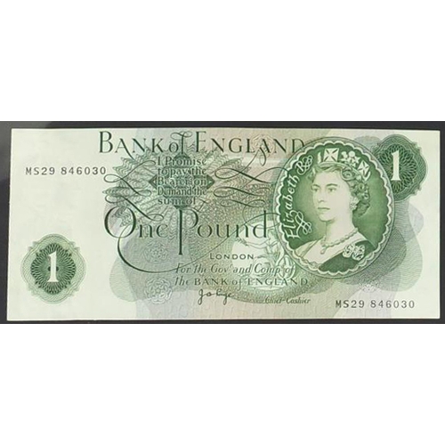 255 - Good collection of Bank of England bank notes including Cashiers Cyril Patrick Mahon, Basil Gage Cat... 